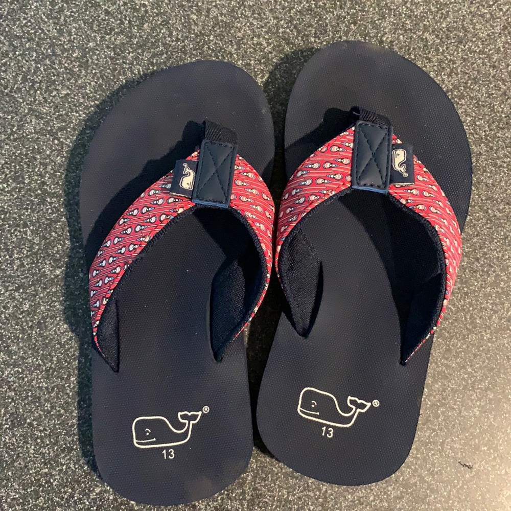 Size 13 kids Vineyard Vines flip flops